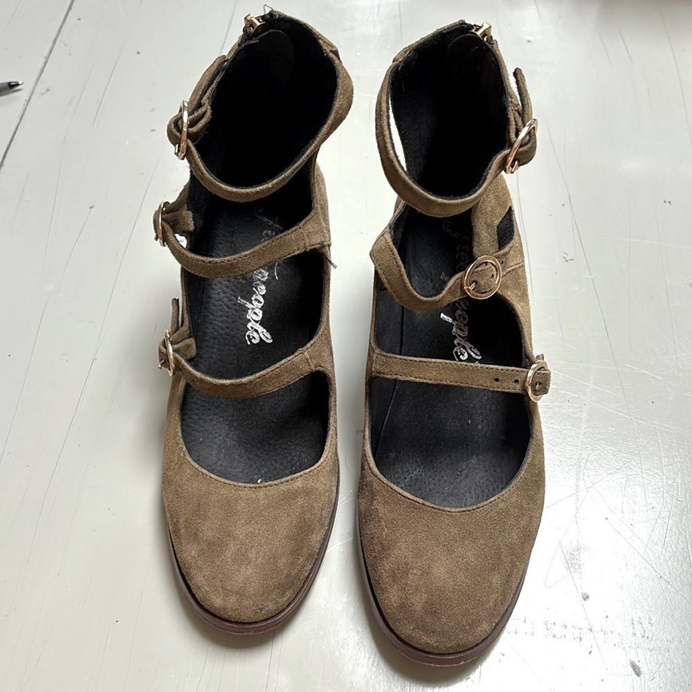 Free People vegan olive green suede mercury mary Jane 2 inch heel size 7